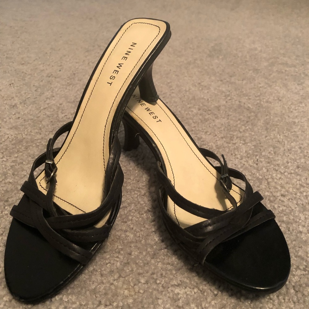 Nine West Black Sandal. Excellent condition.